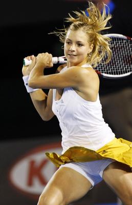 Maria Kirilenko-smokingwaitress.com